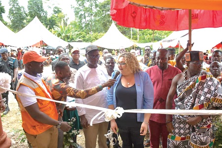 Harry Williams of the Australian High Commission being assisted by Dickens Thunde of WVG to commission the project